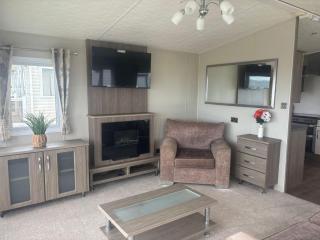 Caravan With Stunning Sea Views At Broadland Sands Holiday Park Ref 20274Bs - Hopton on Sea - 5