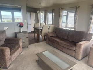 Caravan With Stunning Sea Views At Broadland Sands Holiday Park Ref 20274Bs - Hopton on Sea - 1