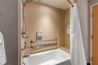 Cambria Hotel Madison East - 2