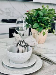 Sky 2br Sanctuary With Plunge Pool Gym Parking! - 0