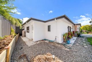 Cozy Kambah 1 Bedroom Near Shops & Parks - Kambah - 0