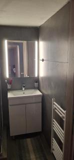 Jocasta - Cocoon Apartment Near Metro Station - Athene - 3