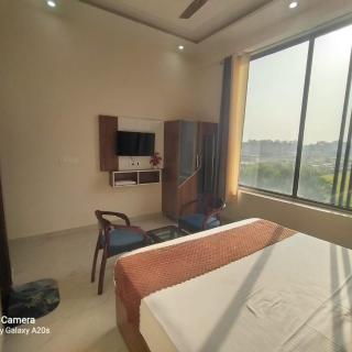 HOTEL ELISTA Juneja Square - Zirakpur - 8