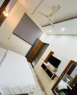 HOTEL ELISTA Juneja Square - Zirakpur - 7