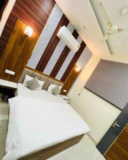 HOTEL ELISTA Juneja Square - Zirakpur - 6