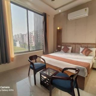 HOTEL ELISTA Juneja Square - Zirakpur - 5