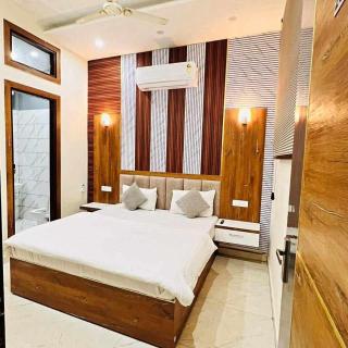 HOTEL ELISTA Juneja Square - Zirakpur - 2
