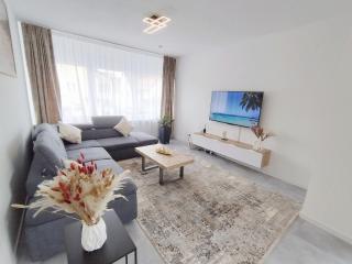 Glory's Apartment - - 0
