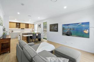 Spacious 4BR Townhouse in Prime Location - 0