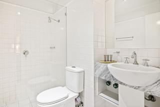 1-Bed Apartment in Central Melbourne - Melbourne - 3