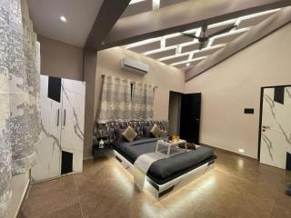 Sun and shine with Jacuzzi by VG - Lonavala - 4