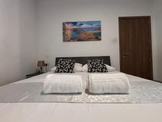 Central and Cozy Room - Msida - 8