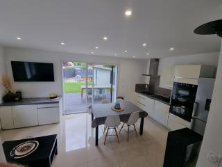 Évasion et confort maison 8 couchages avec piscine - Marlens - 1