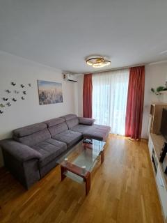 Mariposa, apartment with balcony, private parking in the garage, Near the biggest shopping center Mall of Split - Split - 1