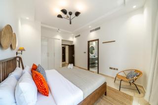 Cityscape & Coastal Charm Elegant 2br Seaside - 1