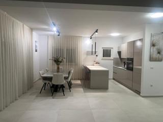 Apartmani Kristina - Komarna - 1