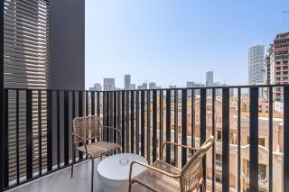 Bright Studio in JVC with Pool and Gym Access - 6