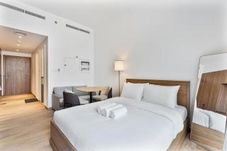 Bright Studio in JVC with Pool and Gym Access - 1