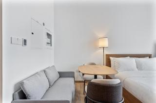 Bright Studio in JVC with Pool and Gym Access - 5
