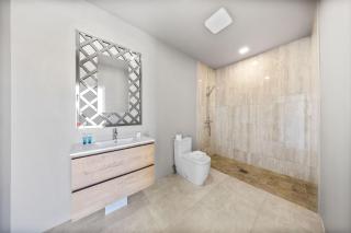 3BR with Jacuzzi & View by Bocobay - Palm-Eagle Beach - 2