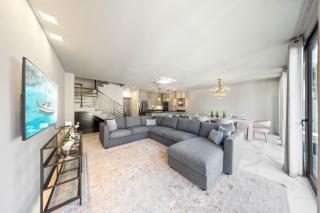 3BR with Jacuzzi & View by Bocobay - Palm-Eagle Beach - 0