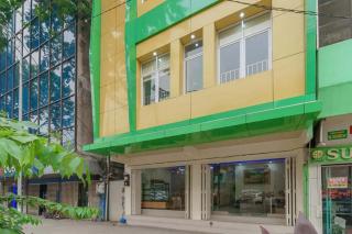 RedDoorz Plus near RS RK Charitas 2 Palembang - 1