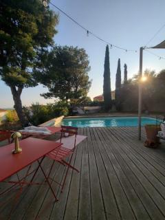 Villa neuve avec piscine et vue panoramique - La Fare-les-Oliviers - 0