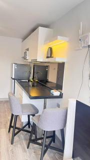 Cozy Spacious Condo Near Beach & Mall With Washing Machine & Smart TV #A09 - Hua Hin - 2