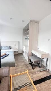 Cozy Spacious Condo Near Beach & Mall With Washing Machine & Smart TV #A09 - Hua Hin - 6