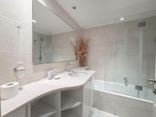 Breeze Suite at The Island - Herzliya B - 8