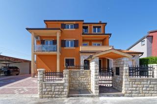 Apartments Kaja by Rent Istria - Kaštel - 0