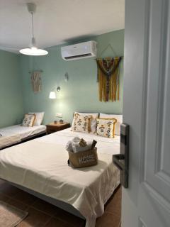 Hanole Macaron Guest House - 1