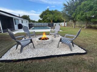 Splash Oasis, 4BR, 2BA Heated Pool, BBQ - 1