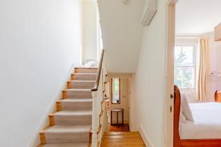 Charming 2BD Flat with Roof Terrace North London - 6