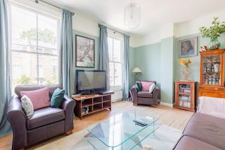 Charming 2BD Flat with Roof Terrace North London - London - 2