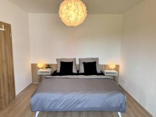Apartmán v klidné části Hradce - Hradec Králové - 6