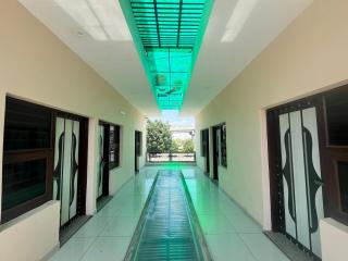 Mahadev Hotel !! Near Chandigarh Int'l Airport ! - - 7