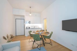 Sophisticated two bedroom - Check Profile - Milan - 0