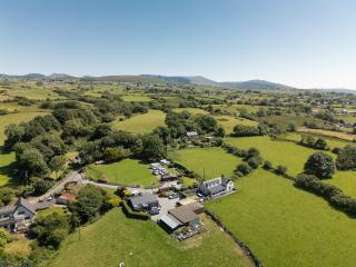 Fox's Lair Farmhouse - Groeslon - 6