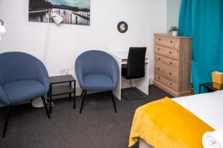 The Private Villa, Northampton Centre, 9 Beds, 5 bedrooms, Sleeps 12 - Northampton - 7