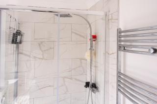 The Private Villa, Northampton Centre, 9 Beds, 5 bedrooms, Sleeps 12 - Northampton - 2