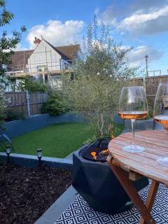 Huge Beach house -Seaview balcony-perfect location Pass the Keys - Southend-on-Sea - 9