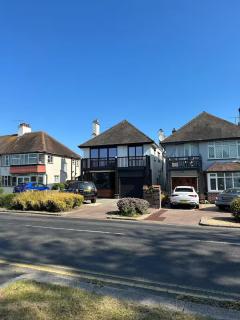 Huge Beach house -Seaview balcony-perfect location Pass the Keys - Southend-on-Sea - 6