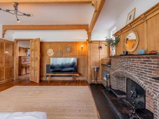 Huge Beach house -Seaview balcony-perfect location Pass the Keys - Southend-on-Sea - 1