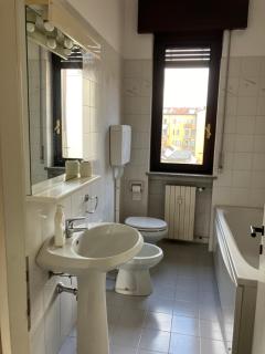 Three rooms and a large terrace - Milan - 8