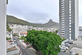 Esme Ocean Breeze 1 Bedroom in Sea Point - 8