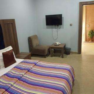 ANGELS COURT HOTEL and SUITES - - 1