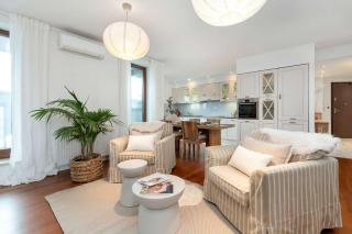 Sea Towers Luxury Apartment with Parking & Balcony near the Bay by Renters Prestige - Gdynia - 0