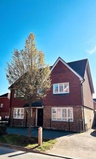 Horley Hideaway - 4 Bedroom House- Sleeps 7 - Horley - 9
