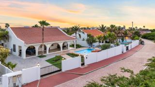 LUXE 3BR and 3BA Villa w Pool Villa Leone by Bocobay - Palm-Eagle Beach - 0